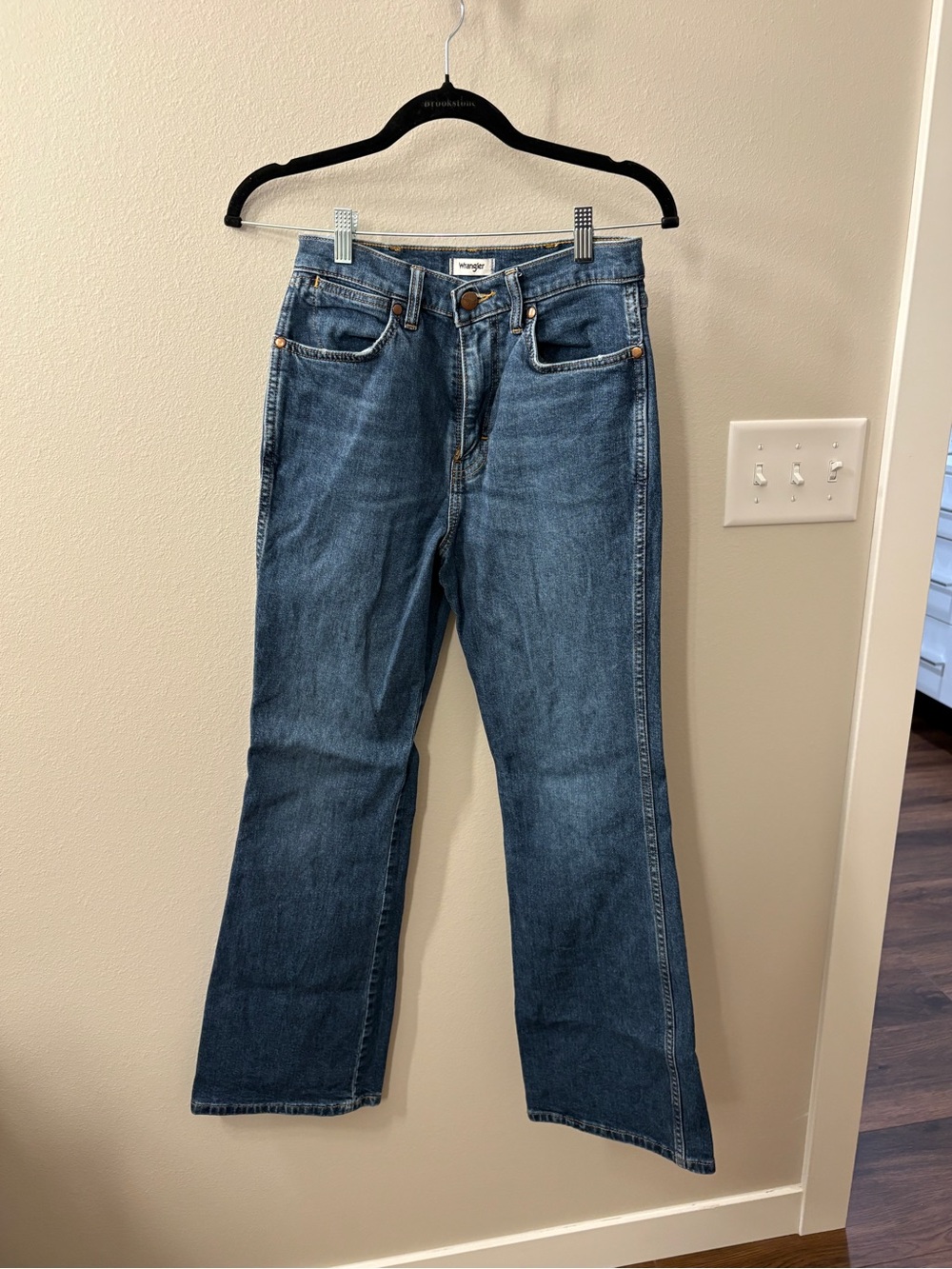 Wrangler women’s Bootcut Jeans in Blue Denim